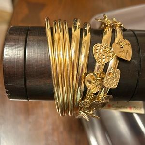 NWT Erica Lyons Gold Tone Bracelets. Set of 8 Bangle in three different styles.